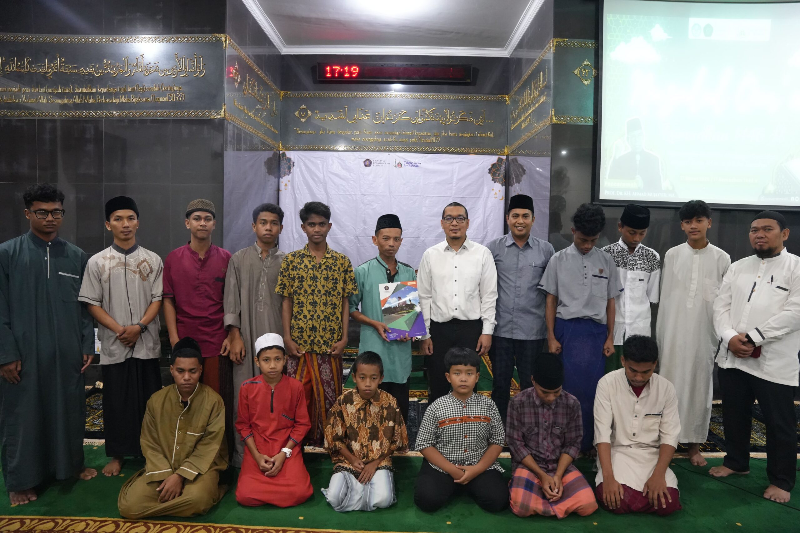 Peringatan Nuzulul Quran dan Santunan Anak Yatim Meriahkan Surau Ar-Rahman FEB UB