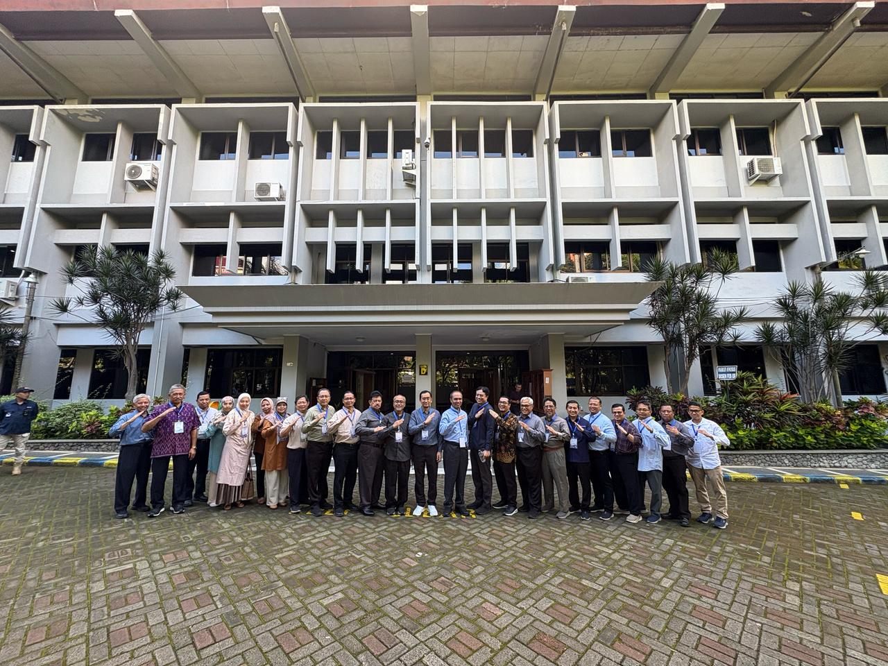 Hari Pertama UTBK 2025, Jajaran Pimpinan UB Tinjau Pelaksanaan di FEB UB