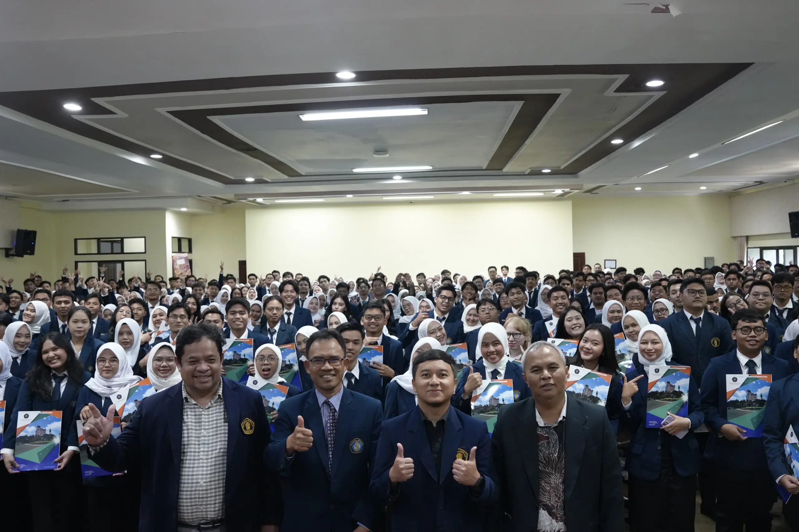 FEB UB Yudisiumkan 464 Mahasiswa, Tekankan Manajemen Waktu dan Kontribusi untuk Masyarakat